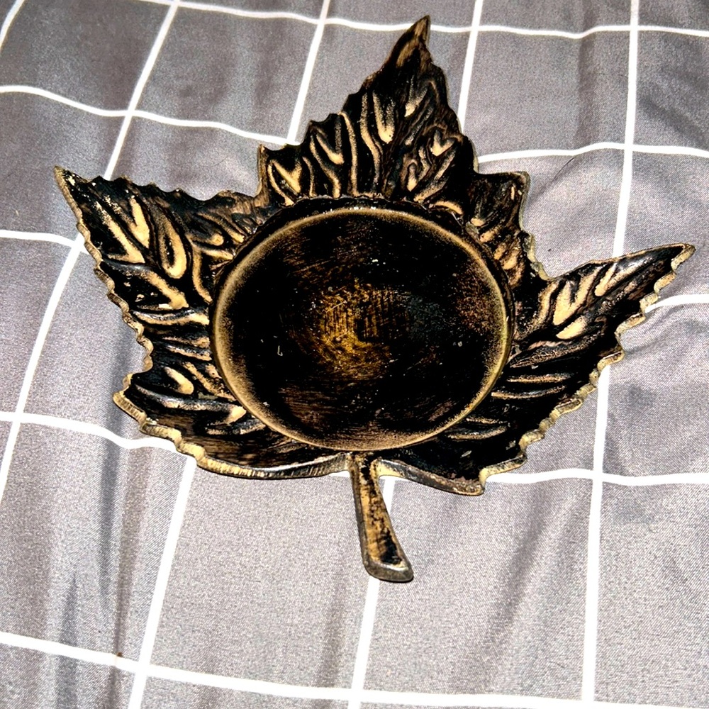 Ornate leaf shaped candle holder / tray